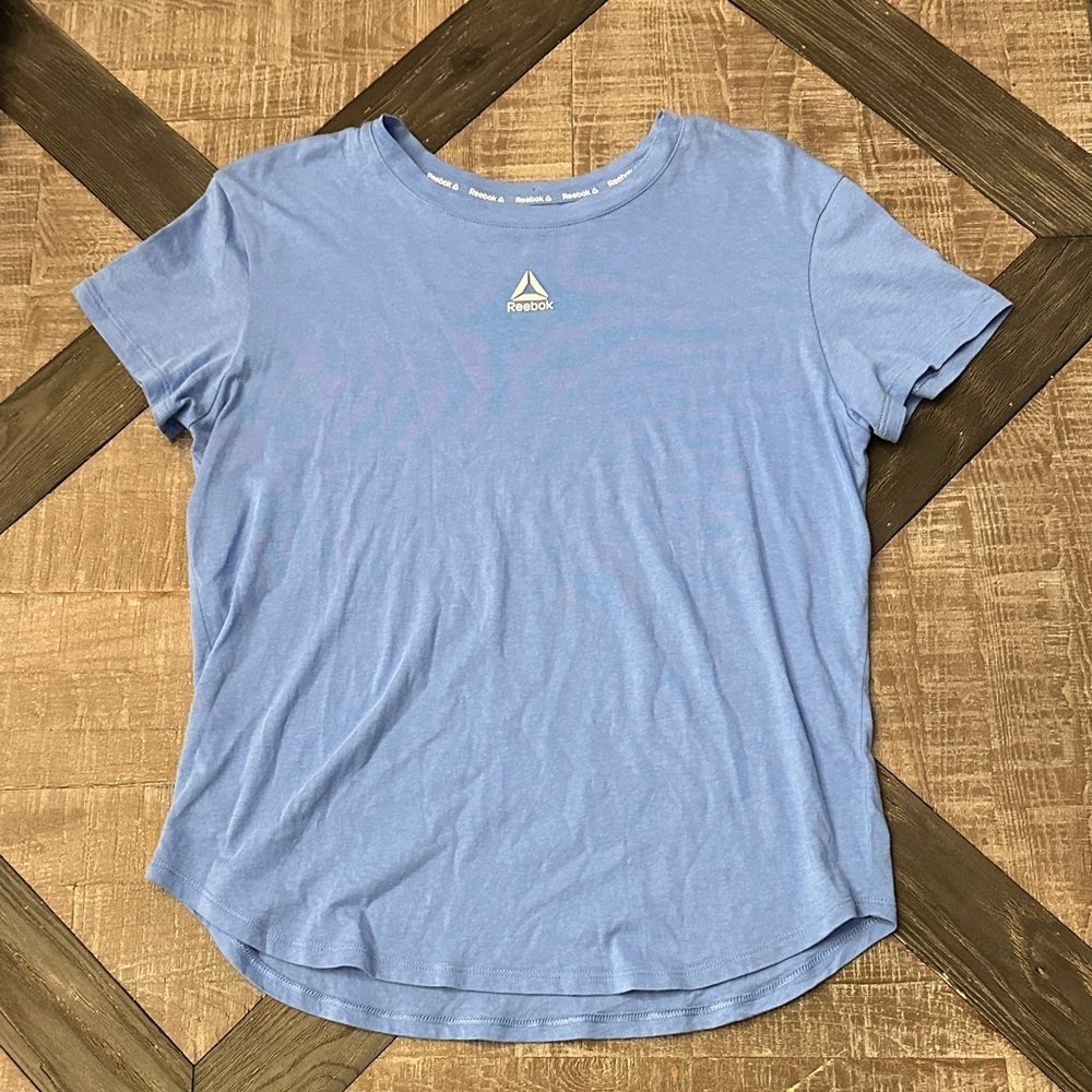 Reebok women’s t shirt 💙